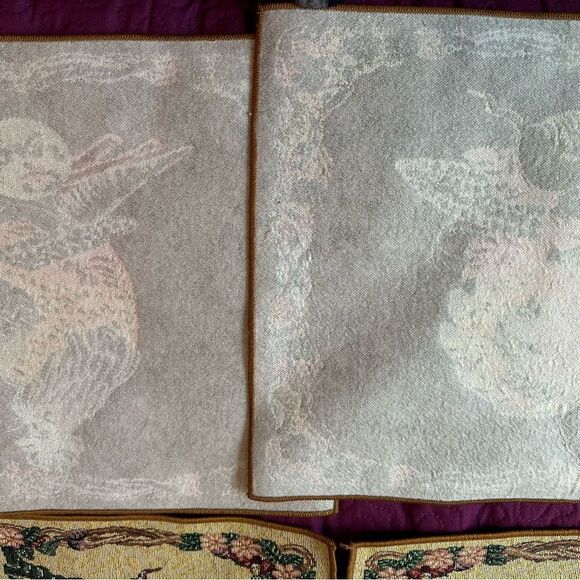 Set a four woven chicken with vegetables placemats with nonslip backs - Picture 2 of 2